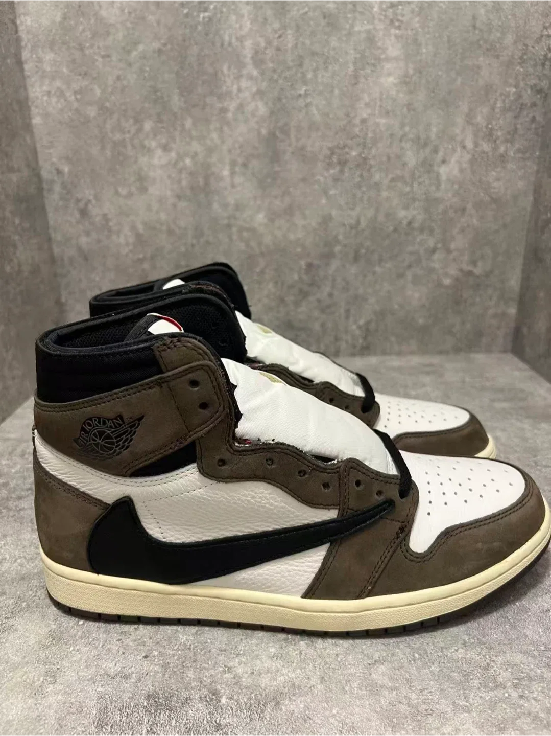 Nike Air Jordan 1 Travis Scott - og high mocha size 11 image indicator(4)