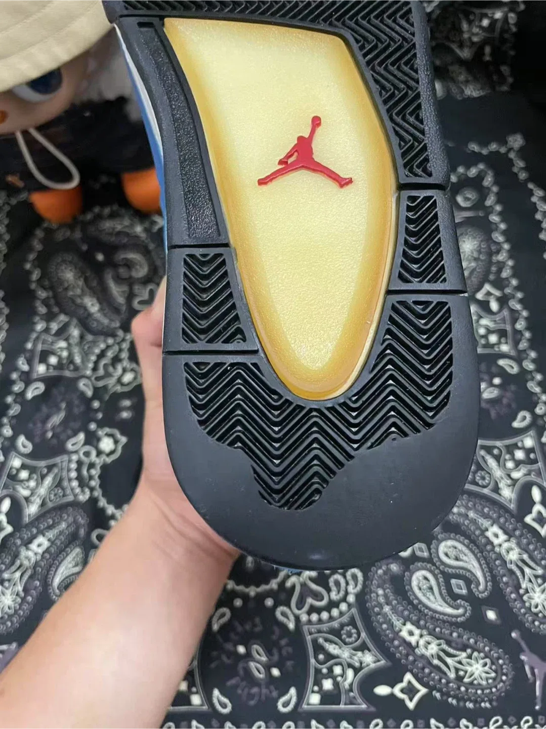 Air Jordan 4 Retro Travis Scott Cactus Jack size 11.5 image indicator(6)