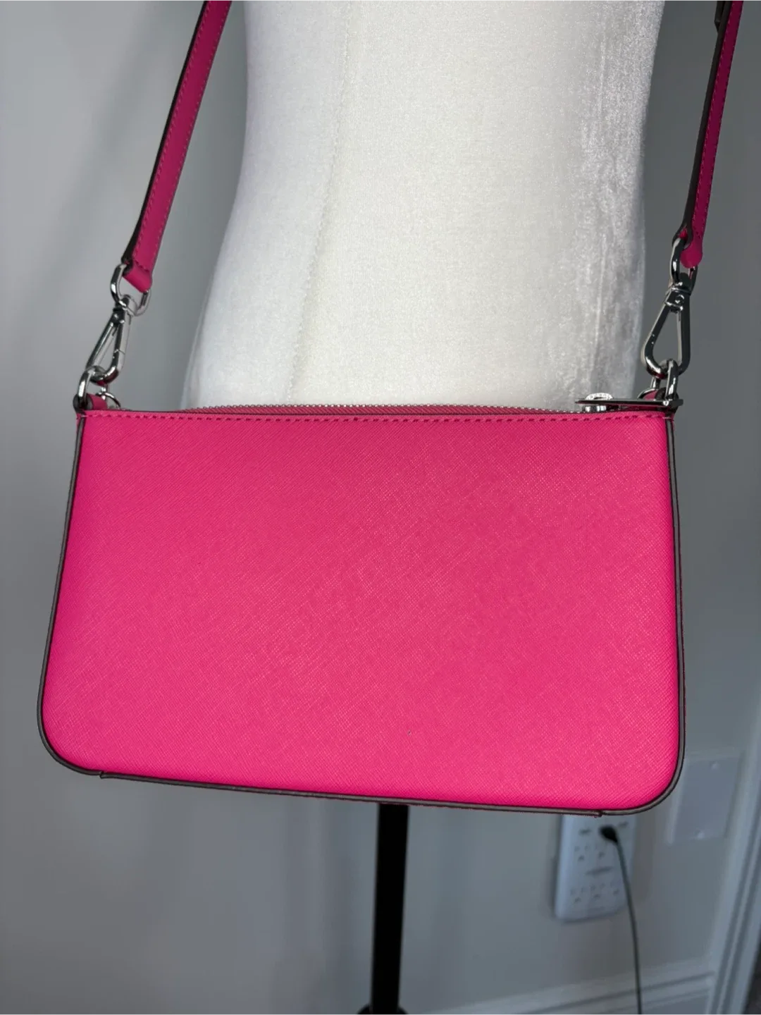 NEW (but removed tag) Michael Kors Pink Crossbody Bag image indicator(4)
