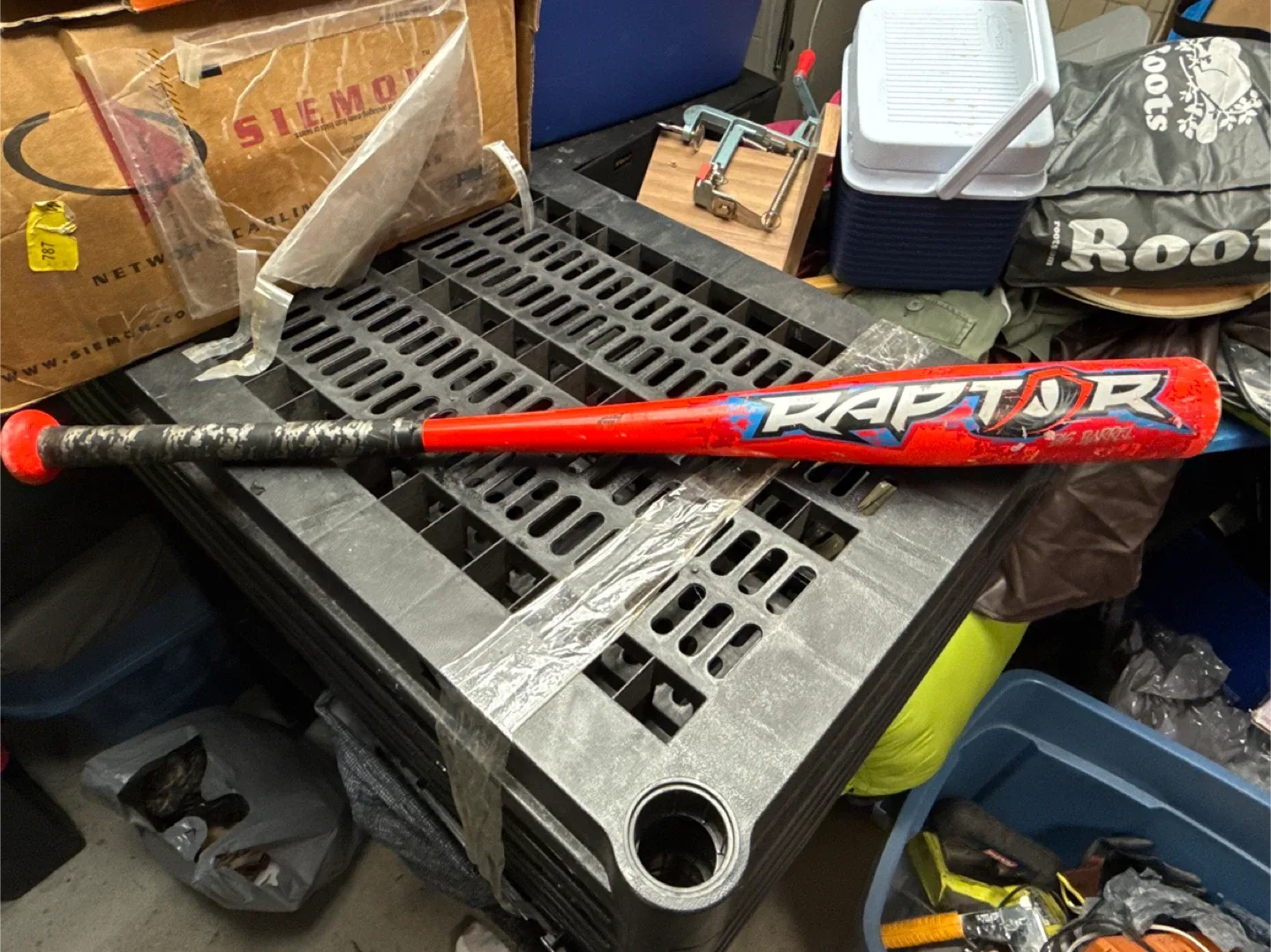 Raptor Baseball Bat - Red image indicator(3)