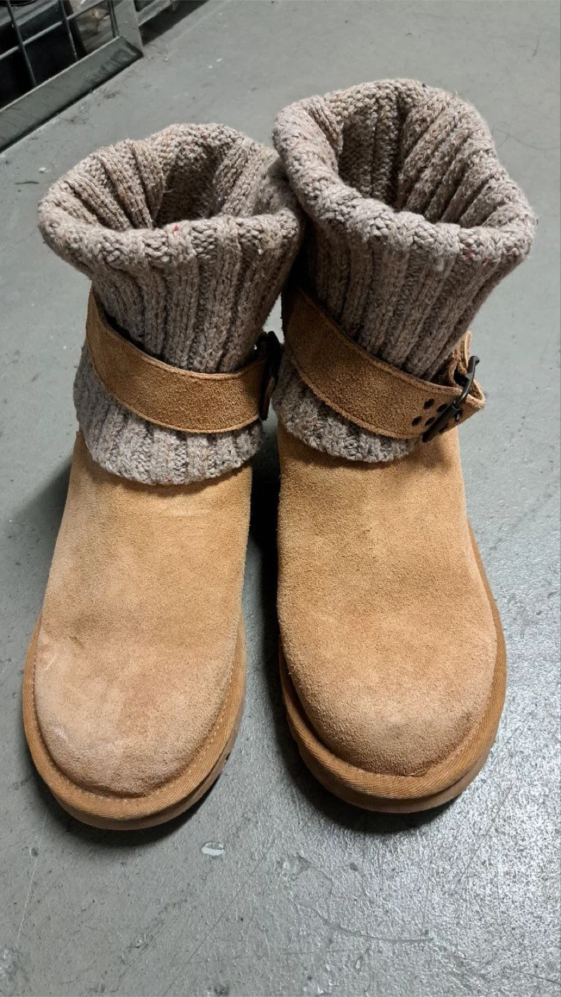 UGG Boots Size 7 - photo 3