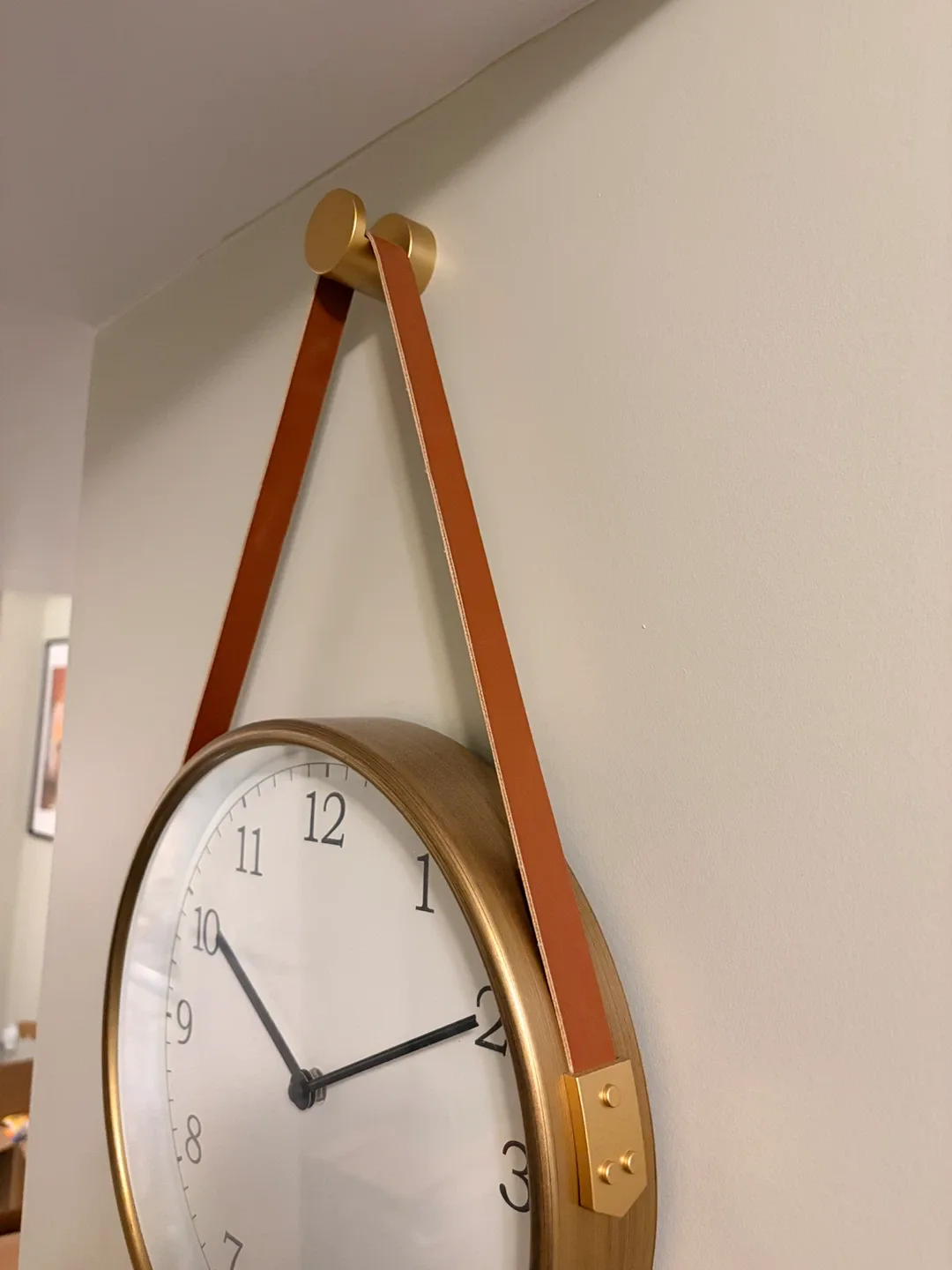 Gold Wall Clock with Leather Strap image indicator(3)