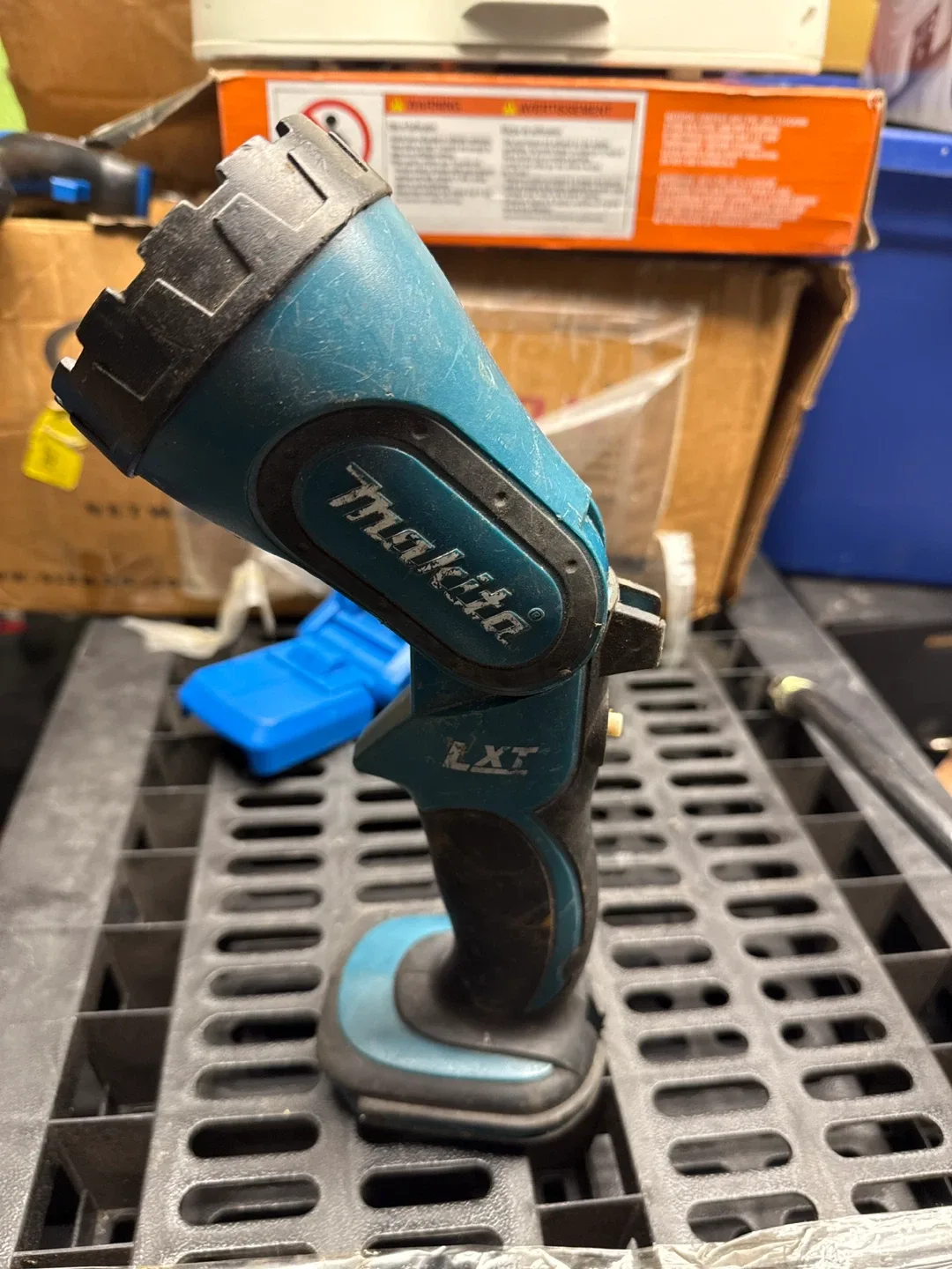 Makita LXT Cordless Flashlight image indicator(2)