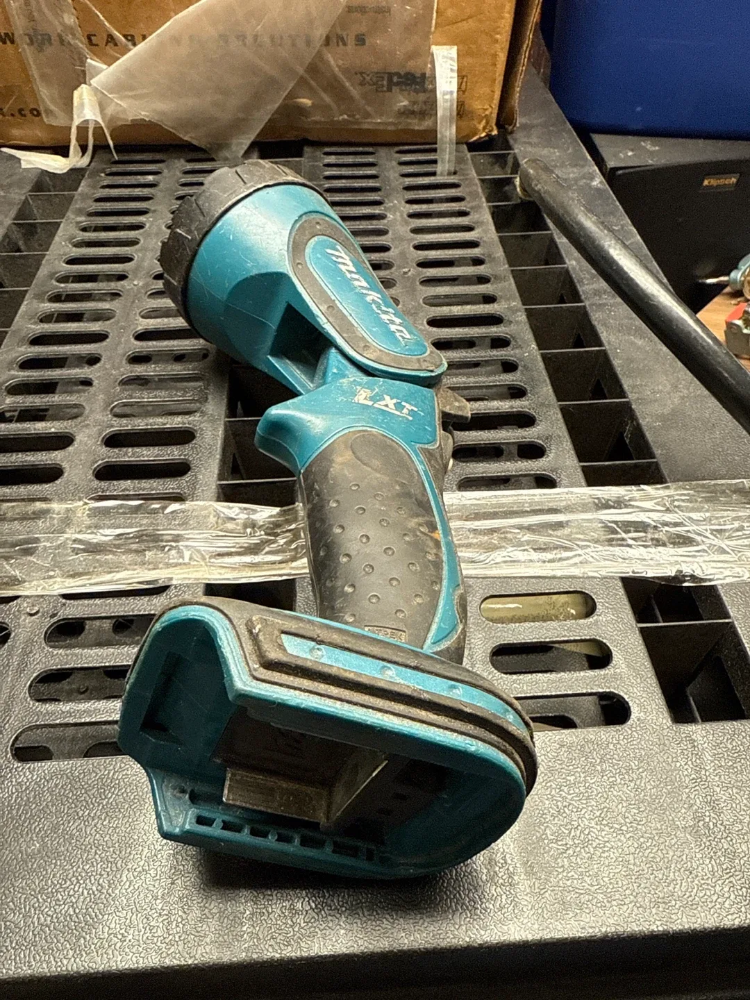 Makita LXT Cordless Flashlight image indicator(3)