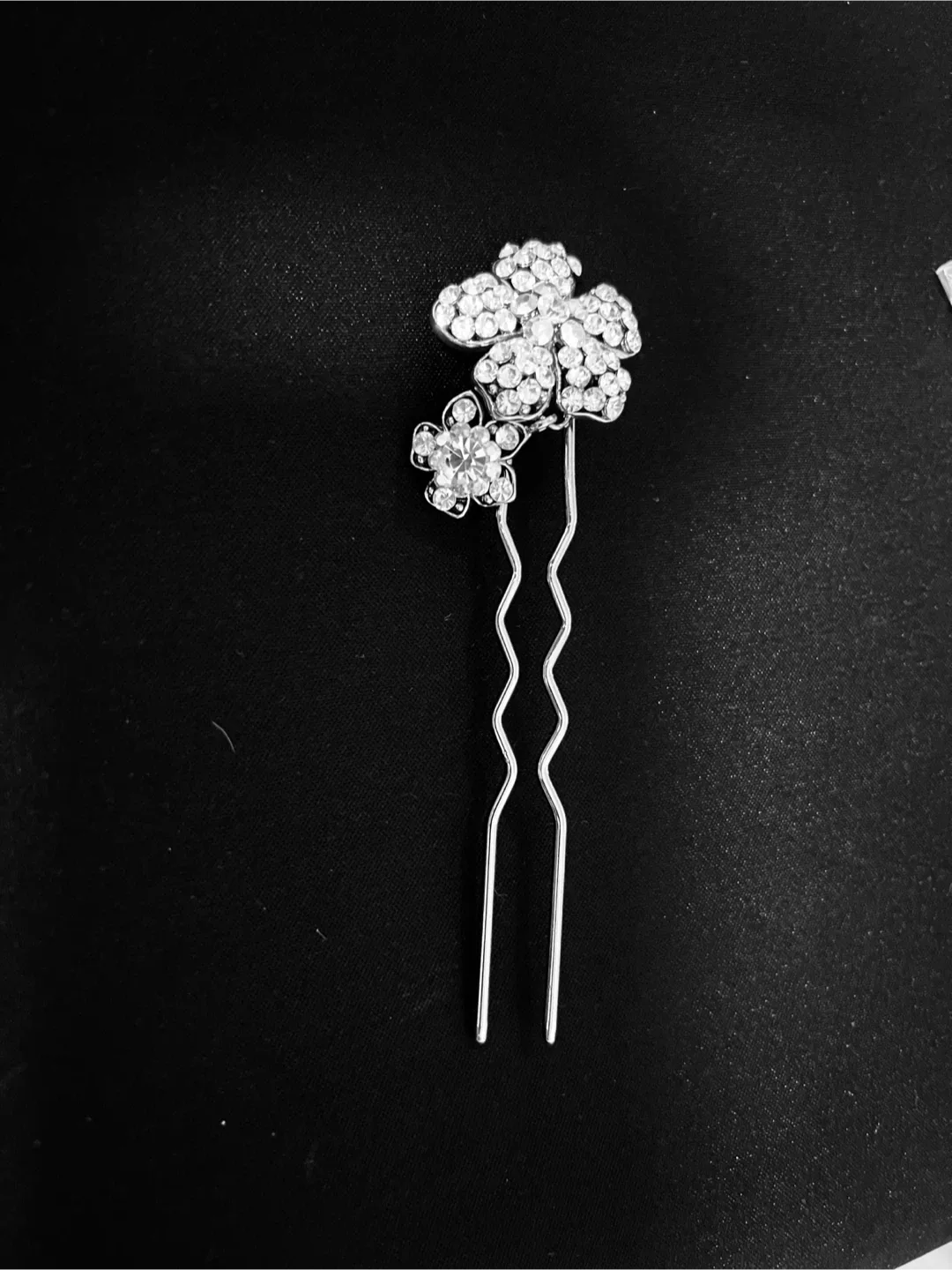 Fashion Jewellery: Necklace, Hair Pin, Brooch image indicator(2)