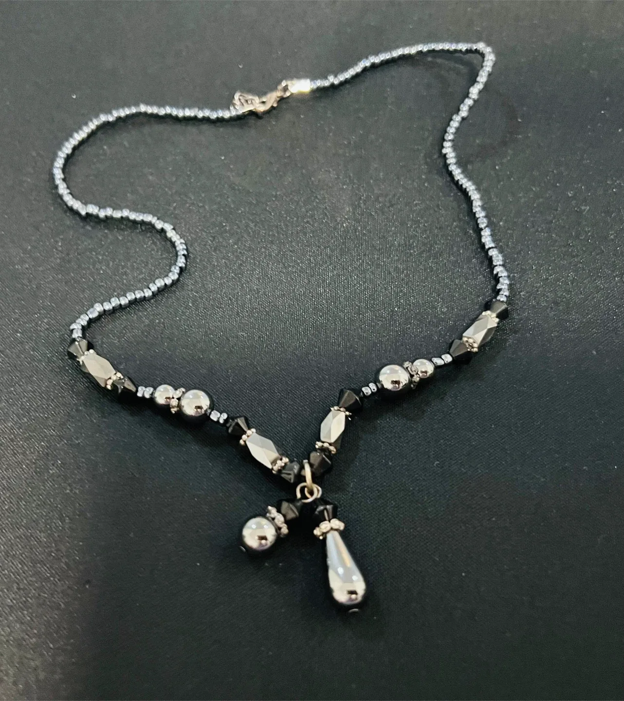 Fashion Jewellery: Necklace, Hair Pin, Brooch image indicator(4)