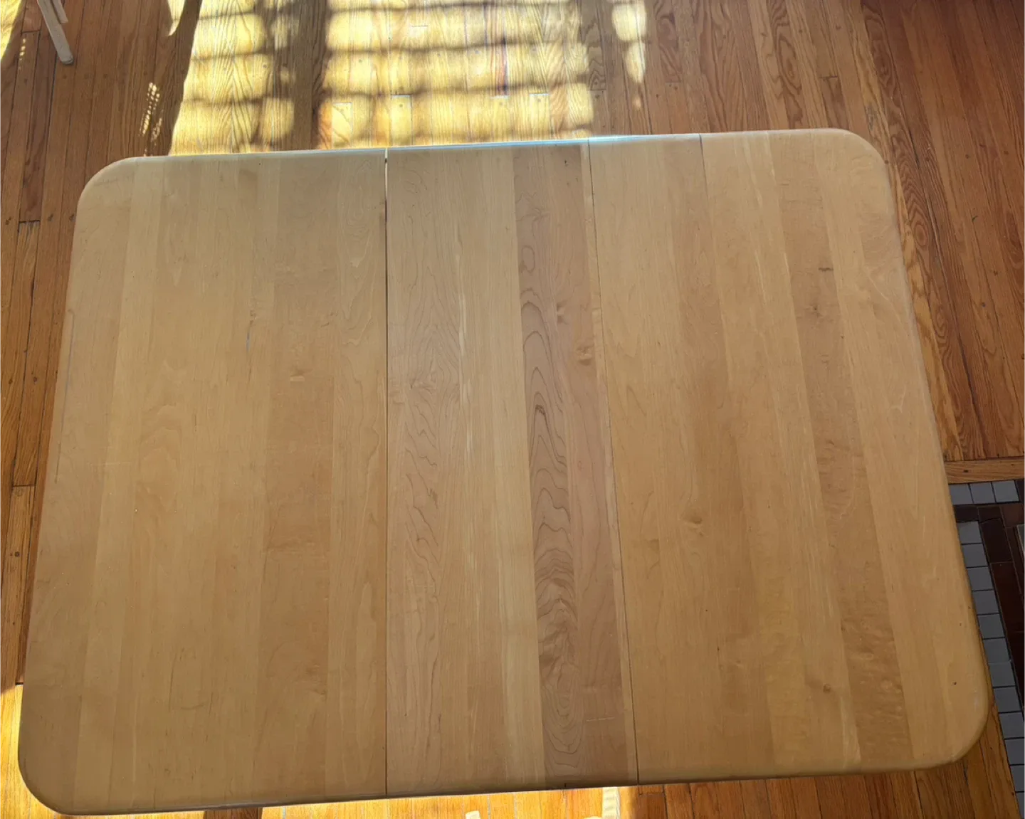 Wood table with removable leaf image indicator(2)