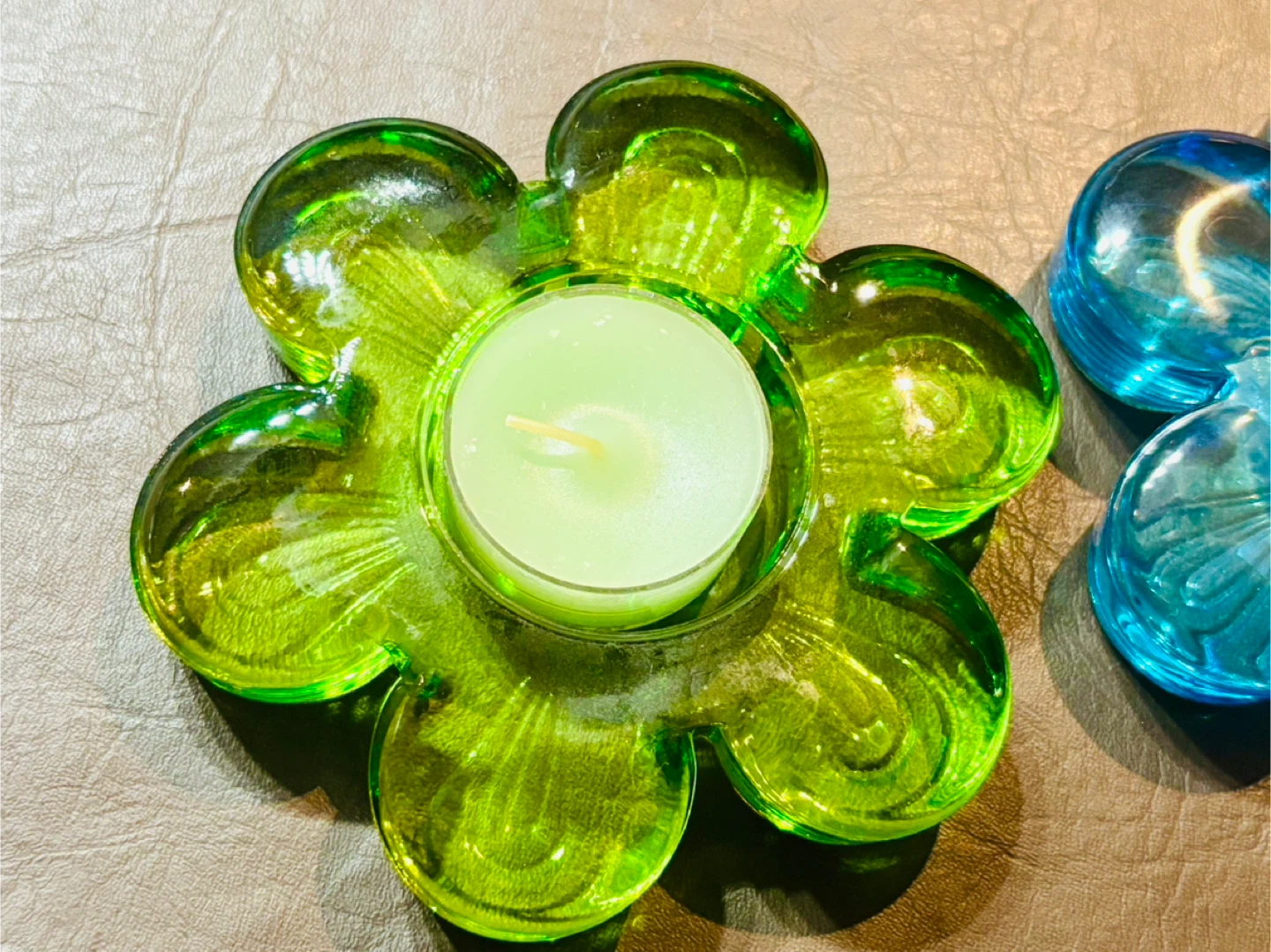 2 Flower Shaped Glass Candle Holders with Tea Light Candles - photo 3