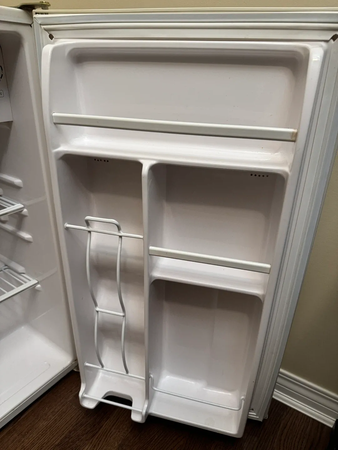 Clairtone Compact Fridge - White image indicator(3)