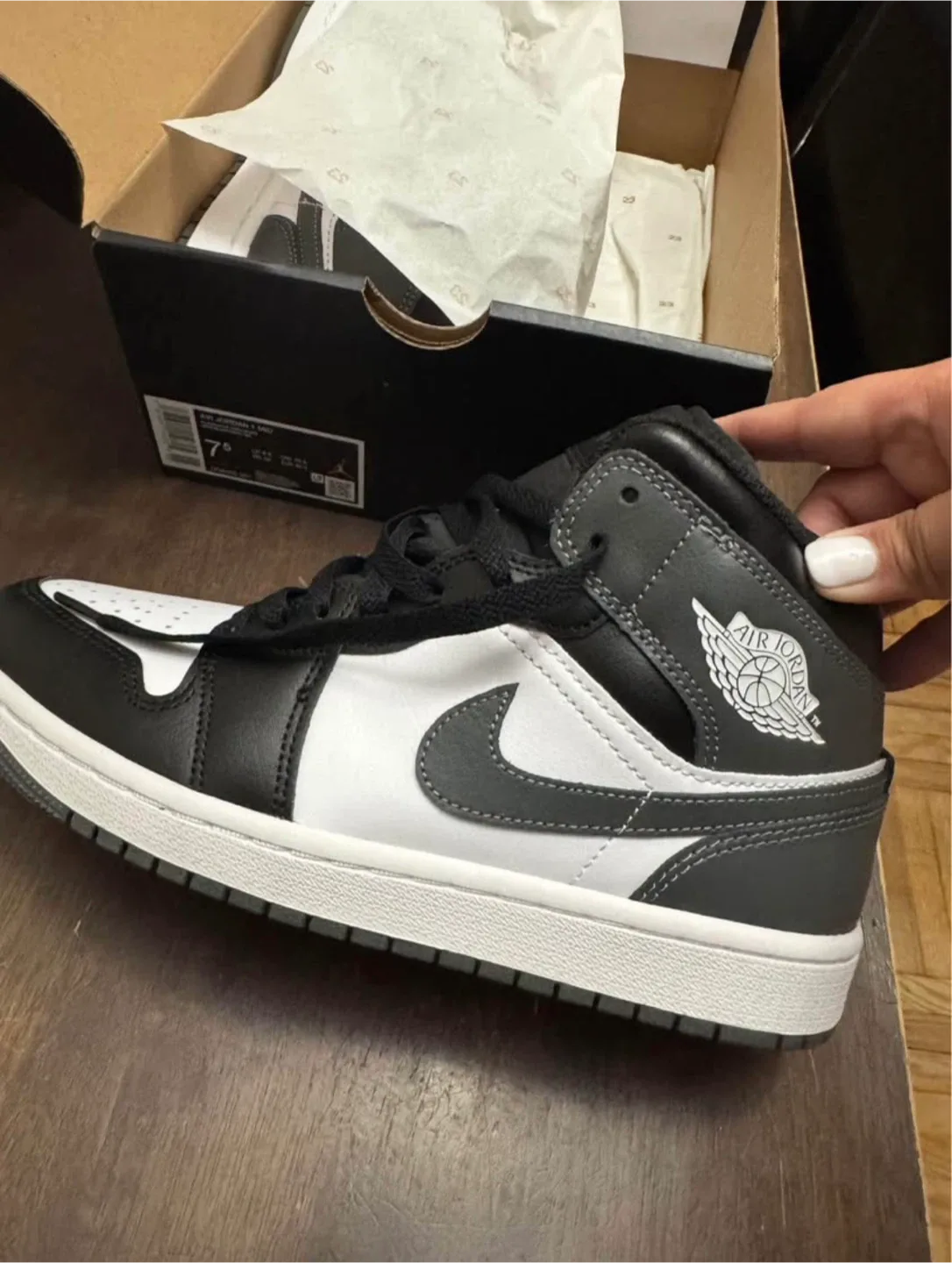 Air Jordan 1 Mid Black/Iron Grey, Size 7.5 image indicator(6)