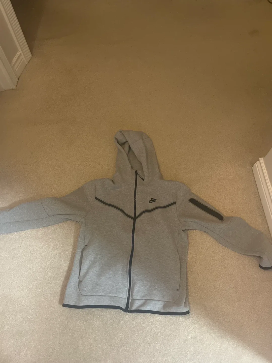 Nike Tech Fleece Grey Hoodie