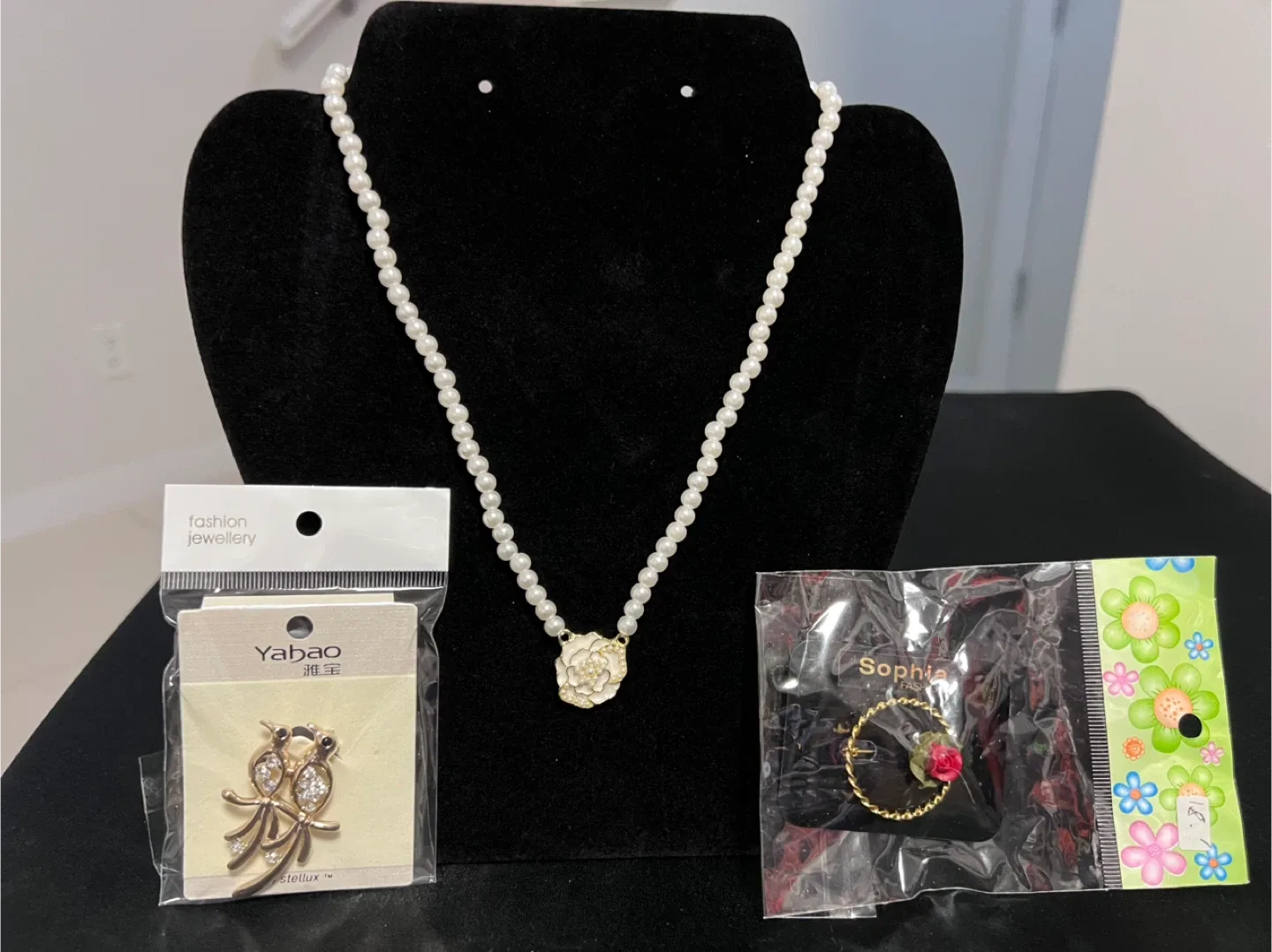 Jewelry set with necklace and brooch