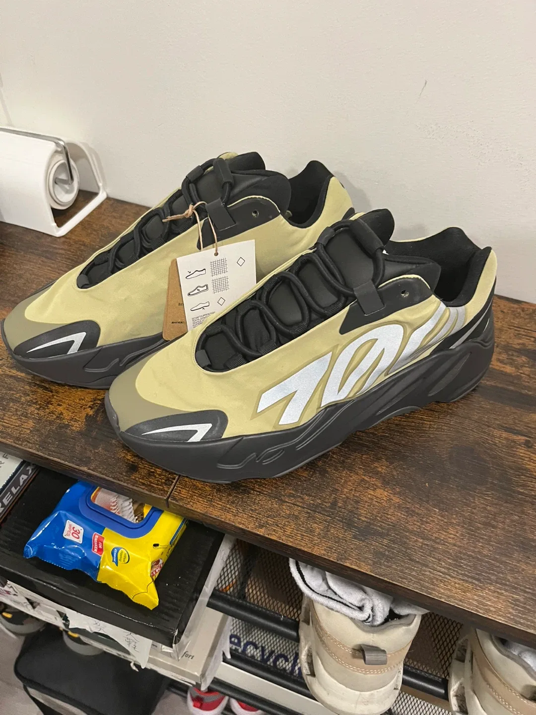 Adidas Yeezy 700 MNVN Resin US 8.5