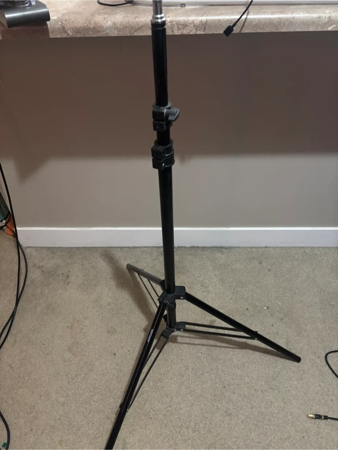 Neewer Light Stand - Black