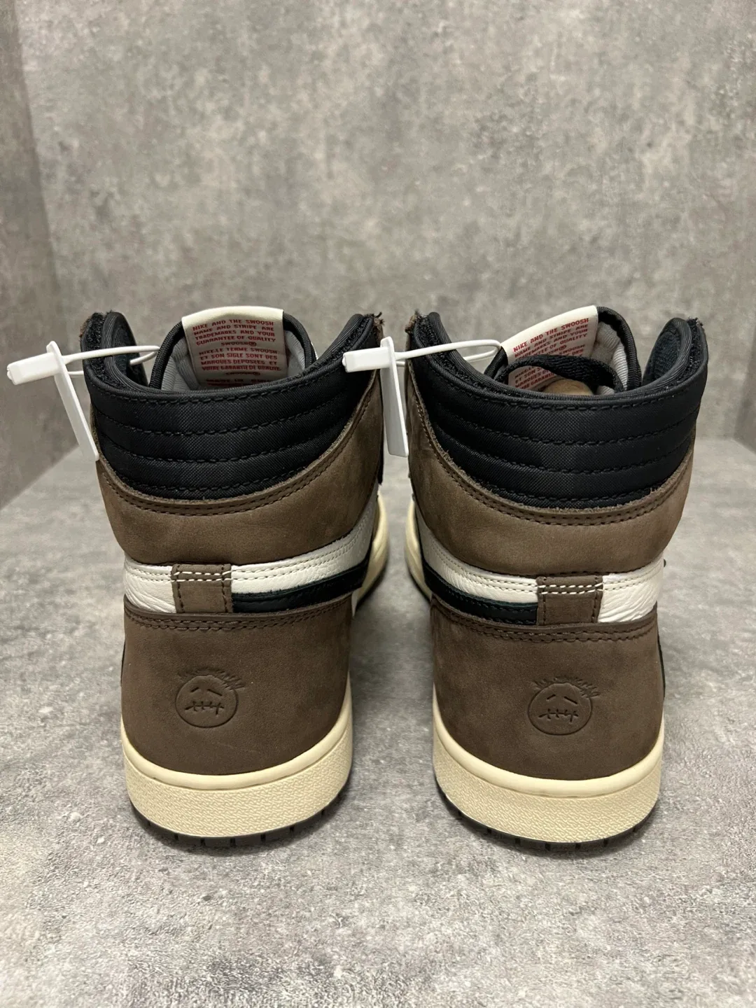 Nike Air Jordan 1 Travis Scott high mocha og size 10.5 image indicator(3)