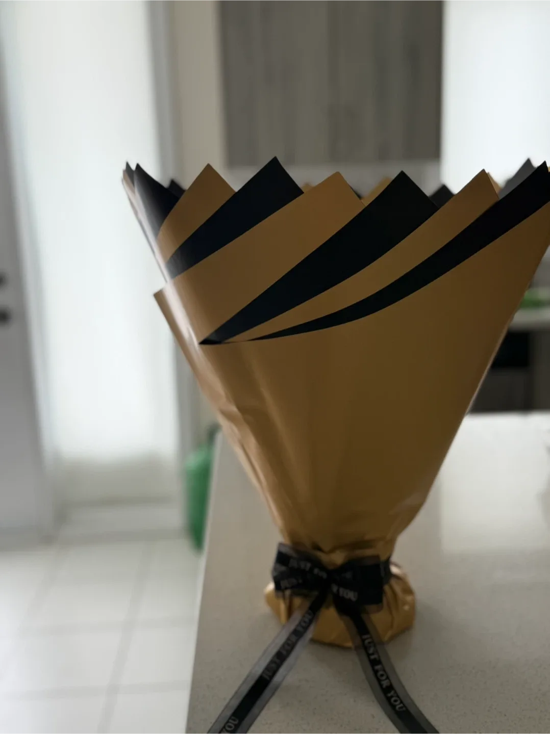 Ferrero Rocher Chocolate Bouquet image indicator(3)