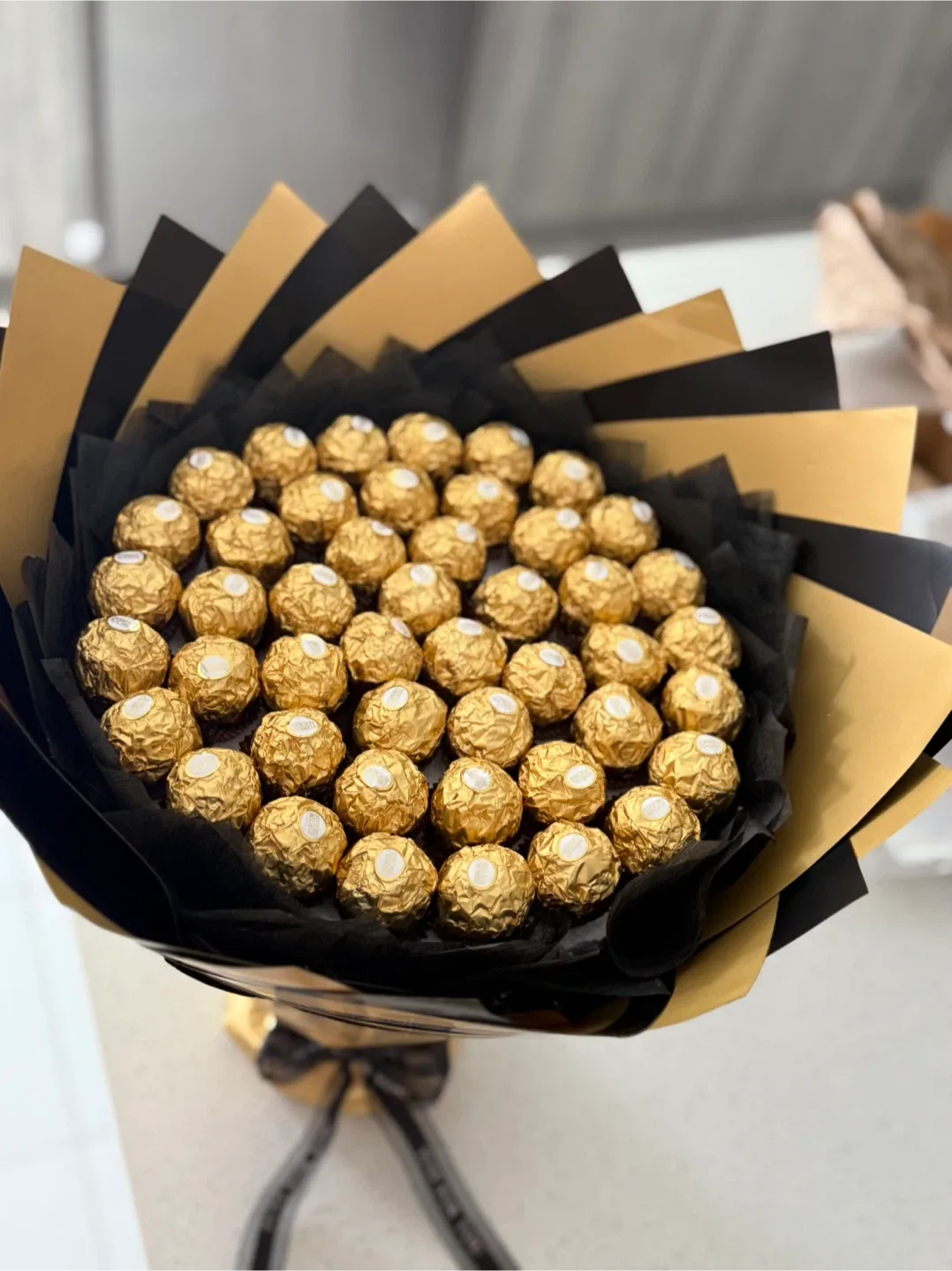 Ferrero Rocher Chocolate Bouquet image indicator(4)