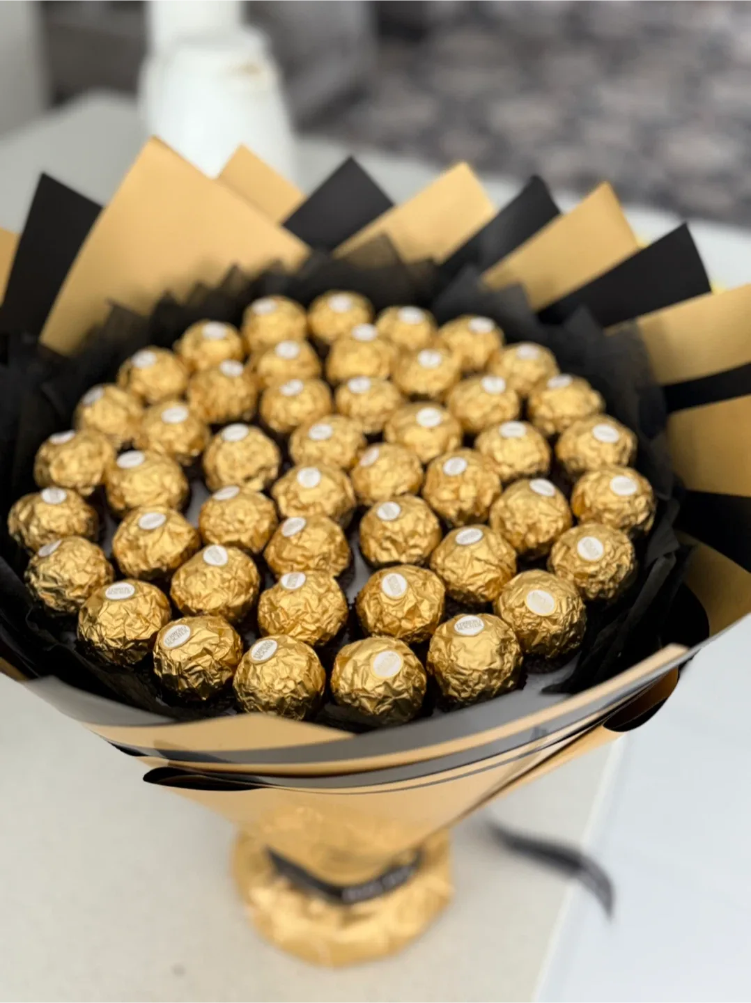 Ferrero Rocher Chocolate Bouquet image indicator(2)