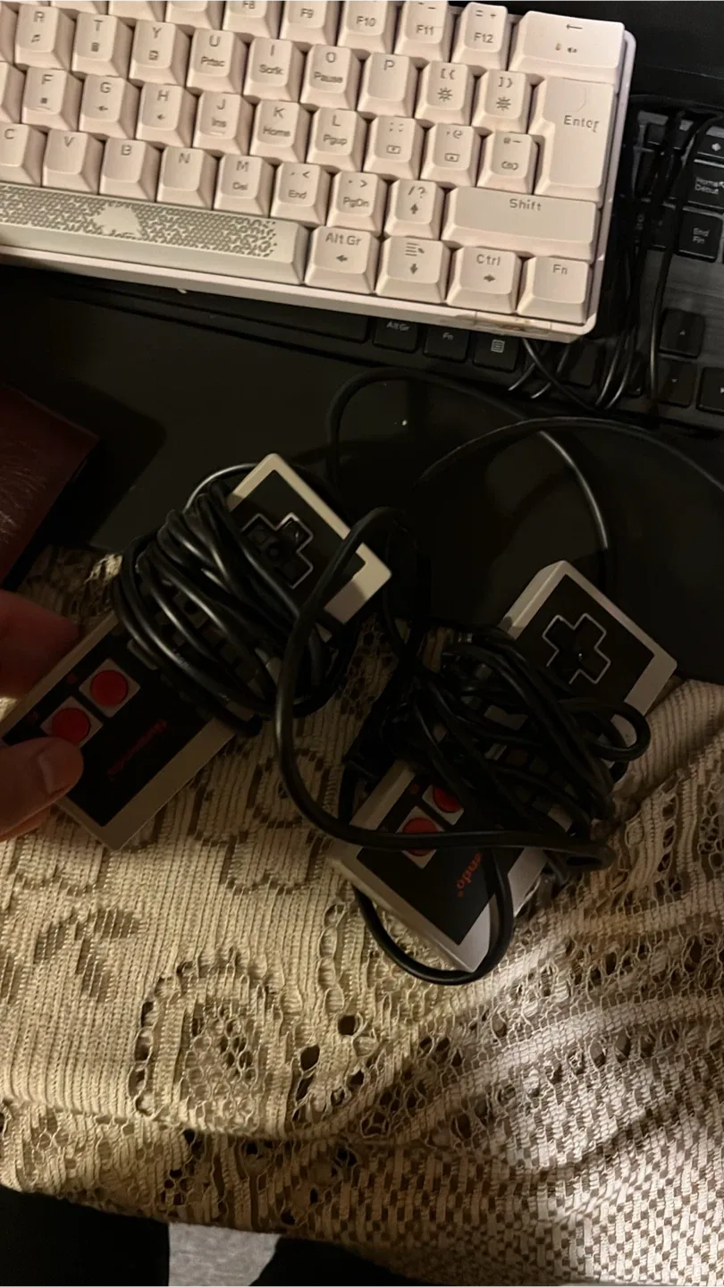 Nintendo NES Games & Controllers image indicator(2)