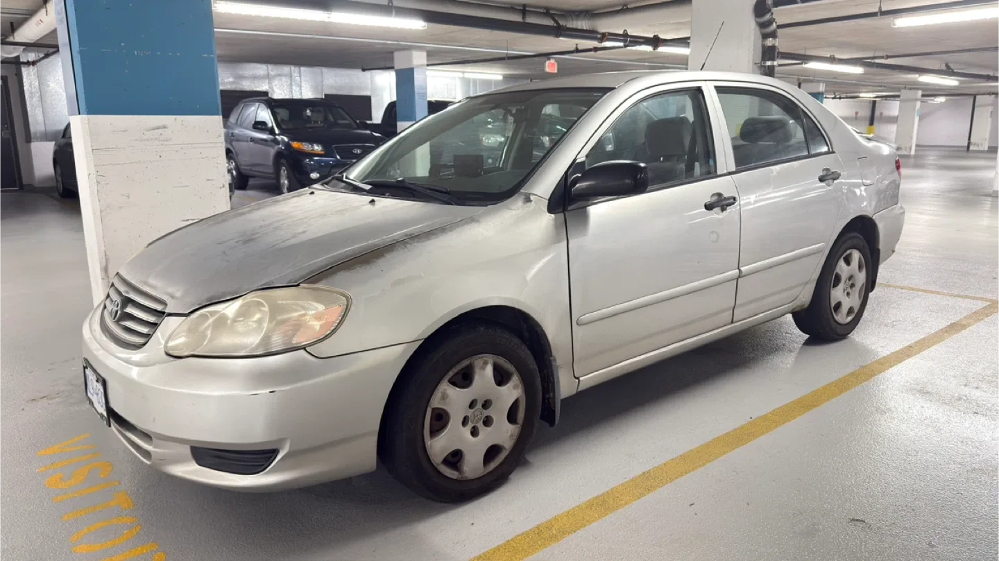 Toyota Corolla Sedan - Silver