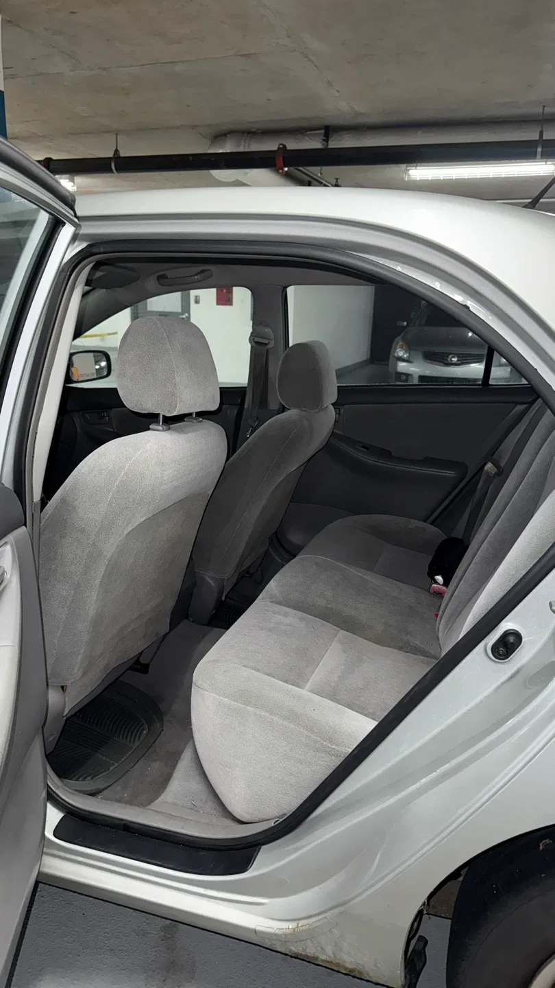 Toyota Corolla Sedan - Silver image indicator(5)