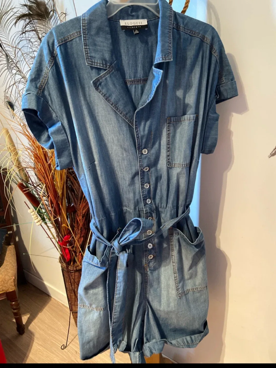 Assorted Women’s clothes szL image indicator(8)