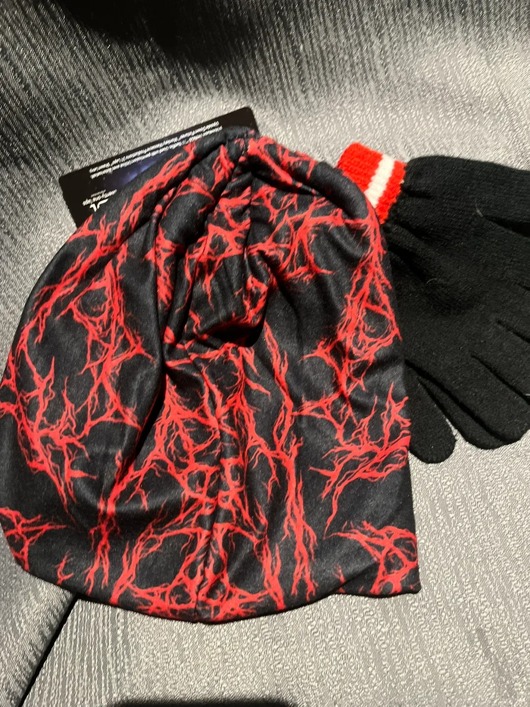 Stranger Things kids Hat & Gloves Set image indicator(2)