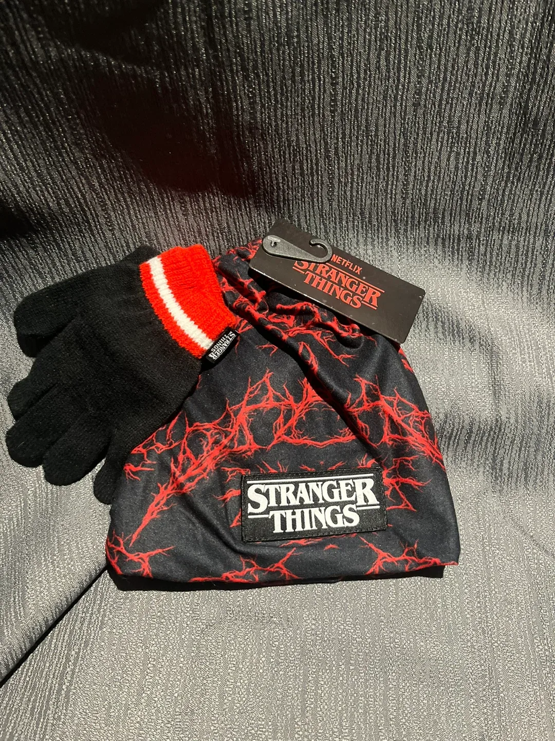 Stranger Things kids Hat & Gloves Set