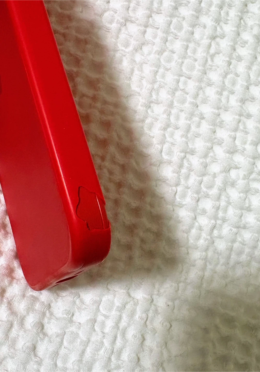 FREE - iPhone 14 - Magsafe case - Small tear in corner - photo 4