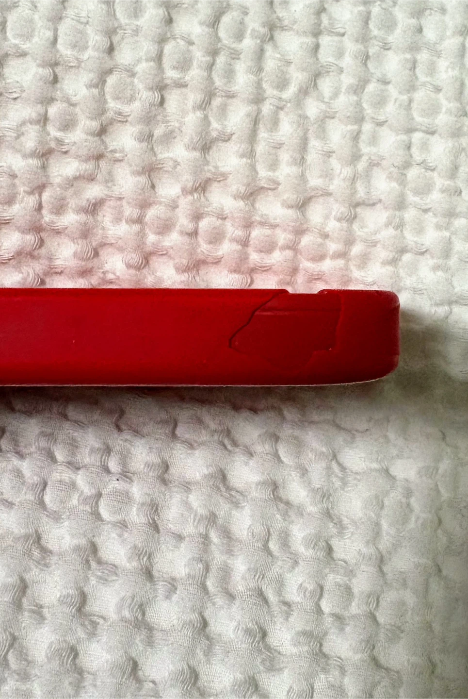 FREE - iPhone 14 - Magsafe case - Small tear in corner - photo 3
