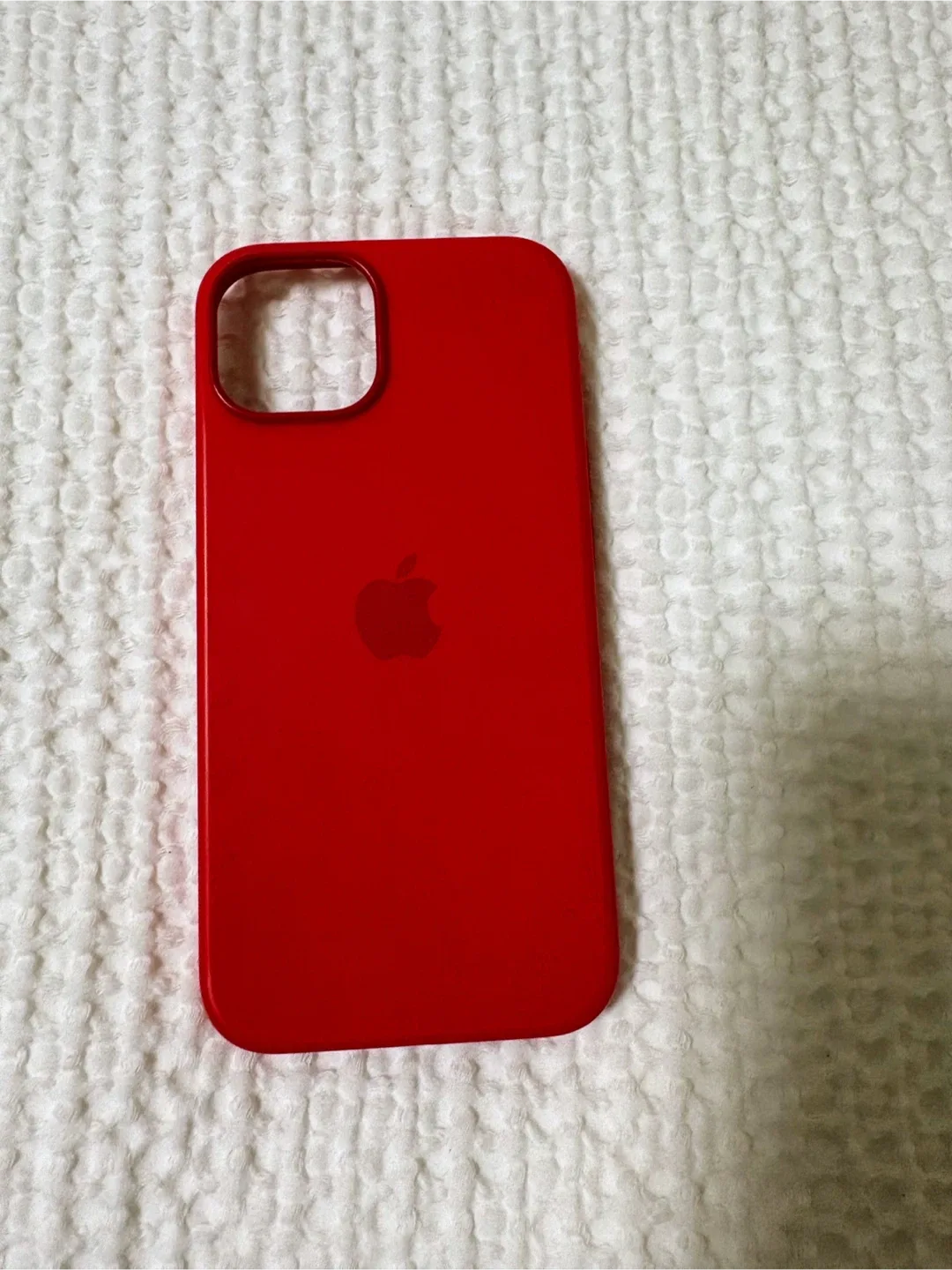 FREE - iPhone 14 - Magsafe case - Small tear in corner