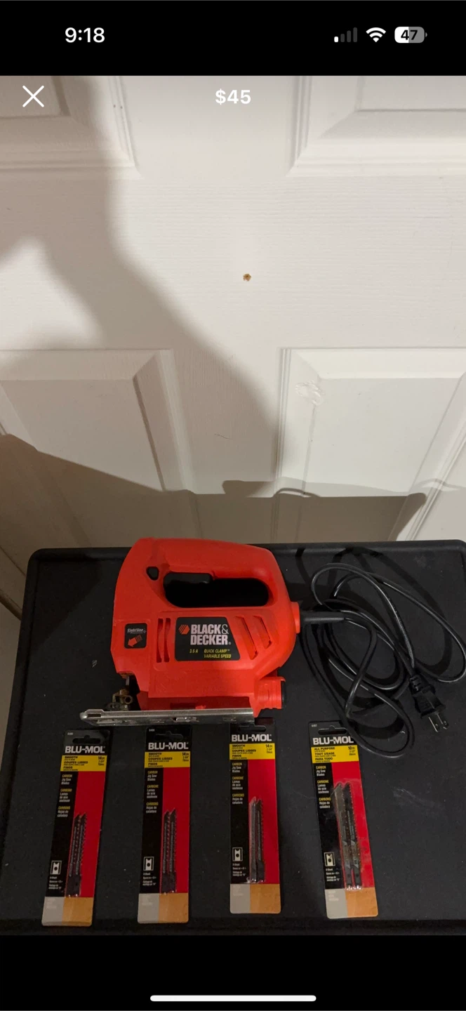 Black & Decker Jig Saw w/ Case & Blades - photo 3