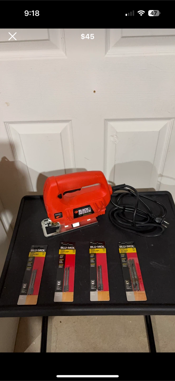 Black & Decker Jig Saw w/ Case & Blades - photo 2