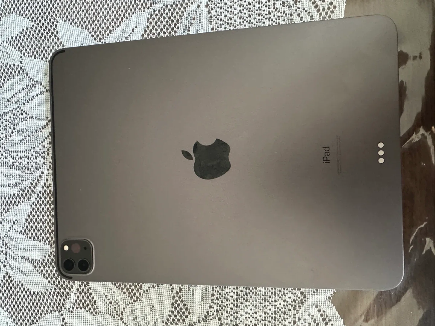 11” iPad pro (128GB) image indicator(2)