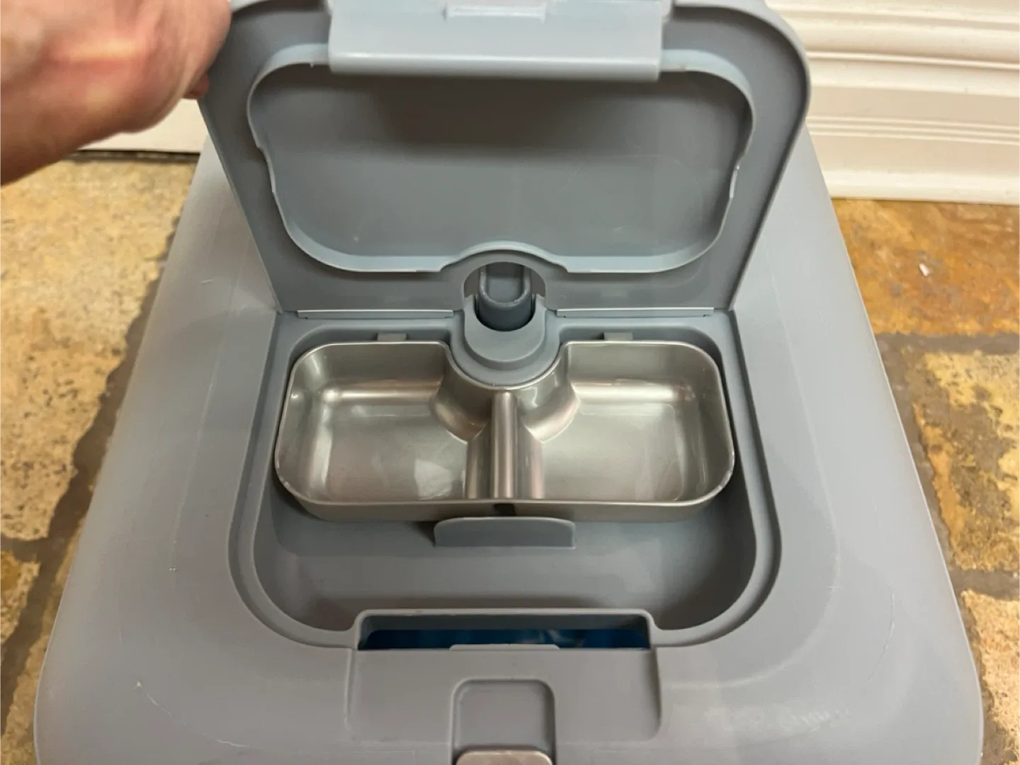 XS Dog Crate or Large Cat Carrier - Airplane Approved image indicator(8)