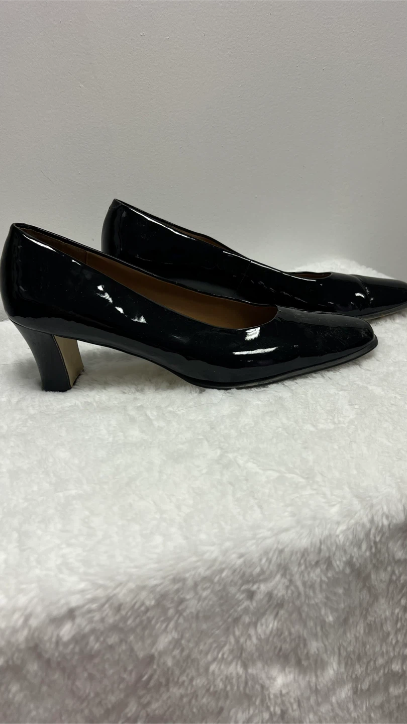 Black Pointed-Toe Heels