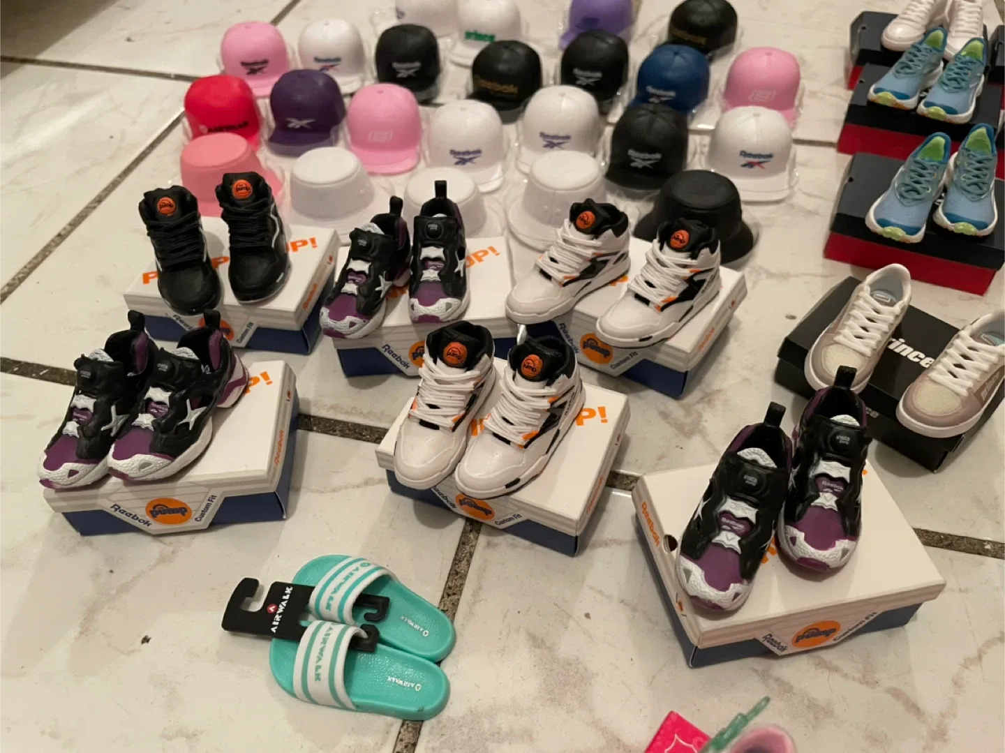 50pc Mini Brands Lot (TOYS/COLLECTIBLES) image indicator(3)