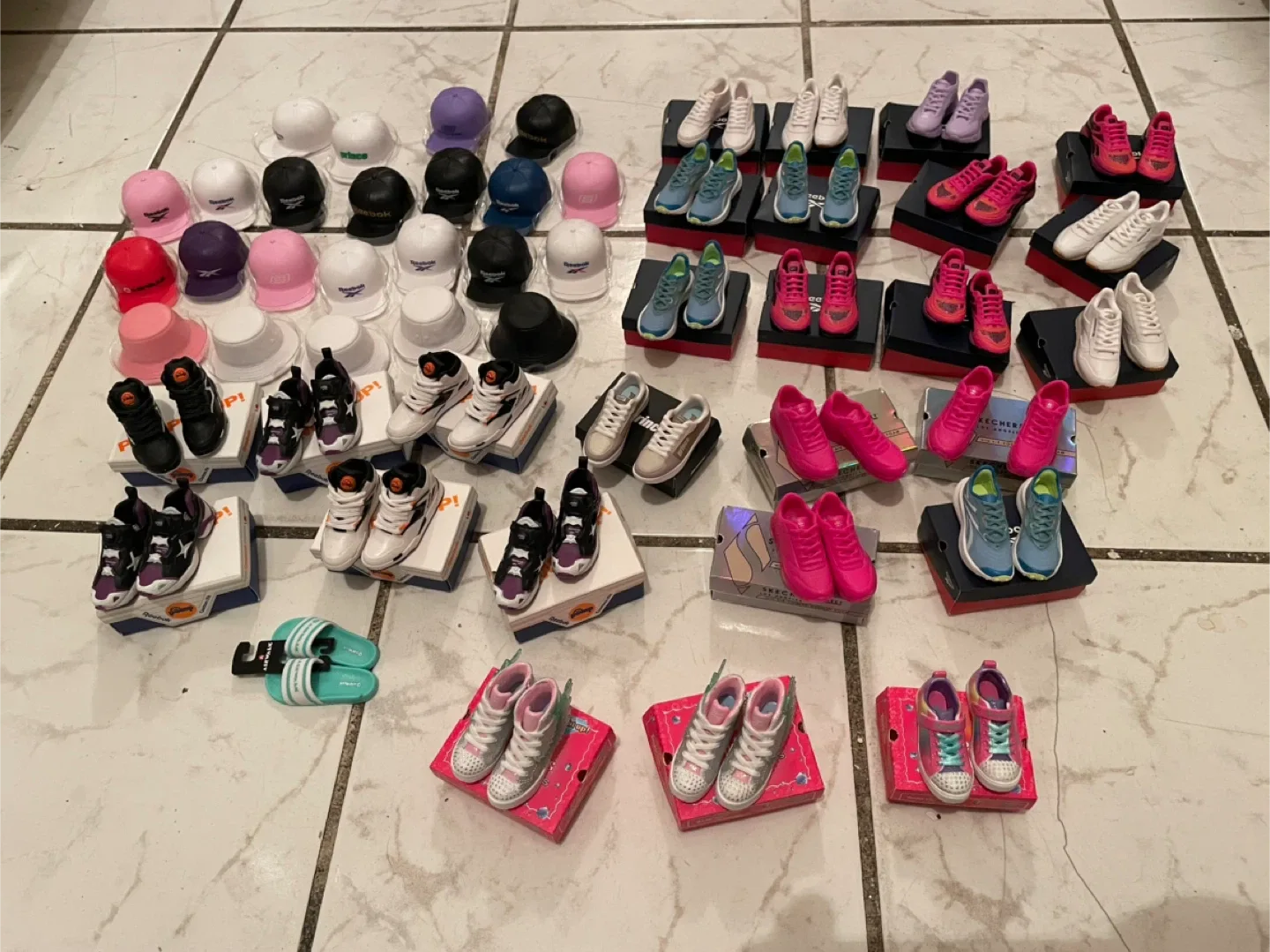 50pc Mini Brands Lot (TOYS/COLLECTIBLES)