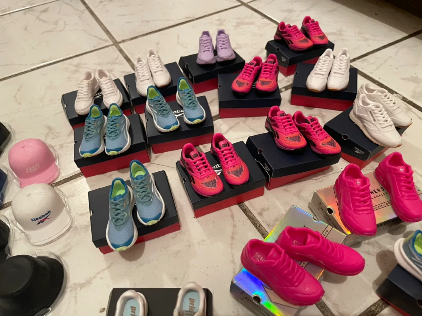 50pc Mini Brands Lot (TOYS/COLLECTIBLES) image indicator(4)