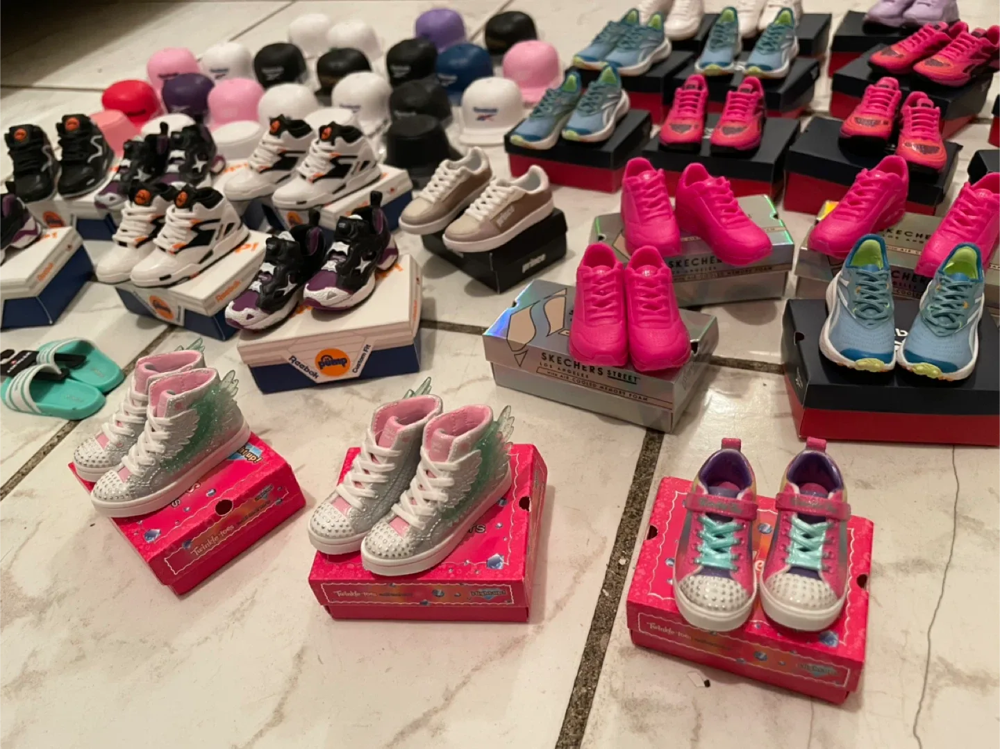 50pc Mini Brands Lot (TOYS/COLLECTIBLES) image indicator(2)