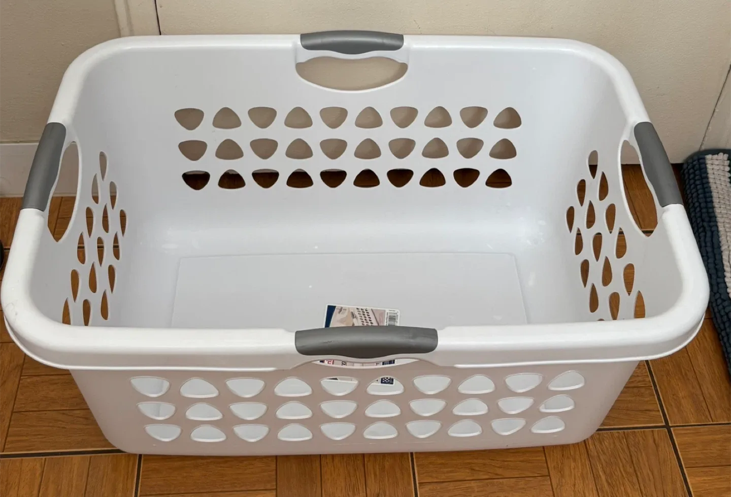Sterilite 71L Ultra Laundry Basket - White image indicator(2)