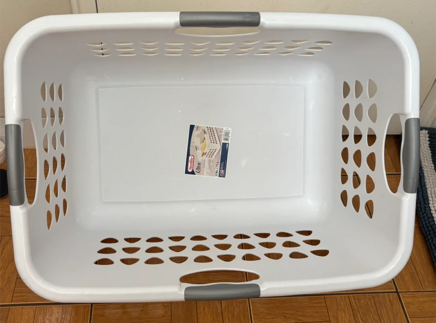 Sterilite 71L Ultra Laundry Basket - White