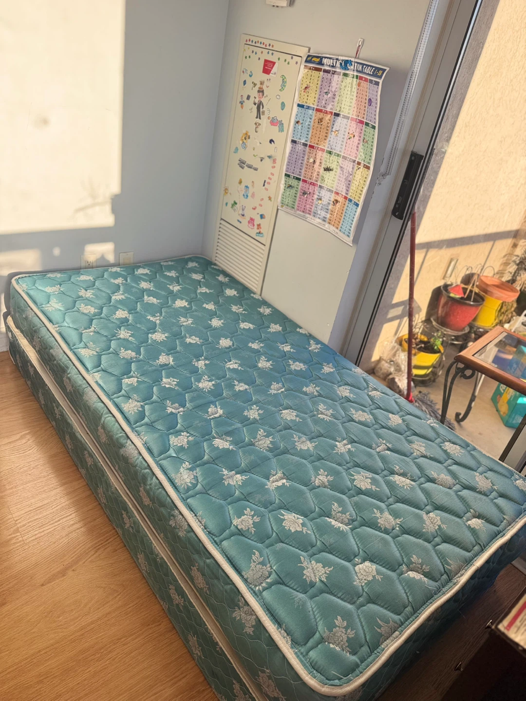 Single size mattress and box spring - photo 2