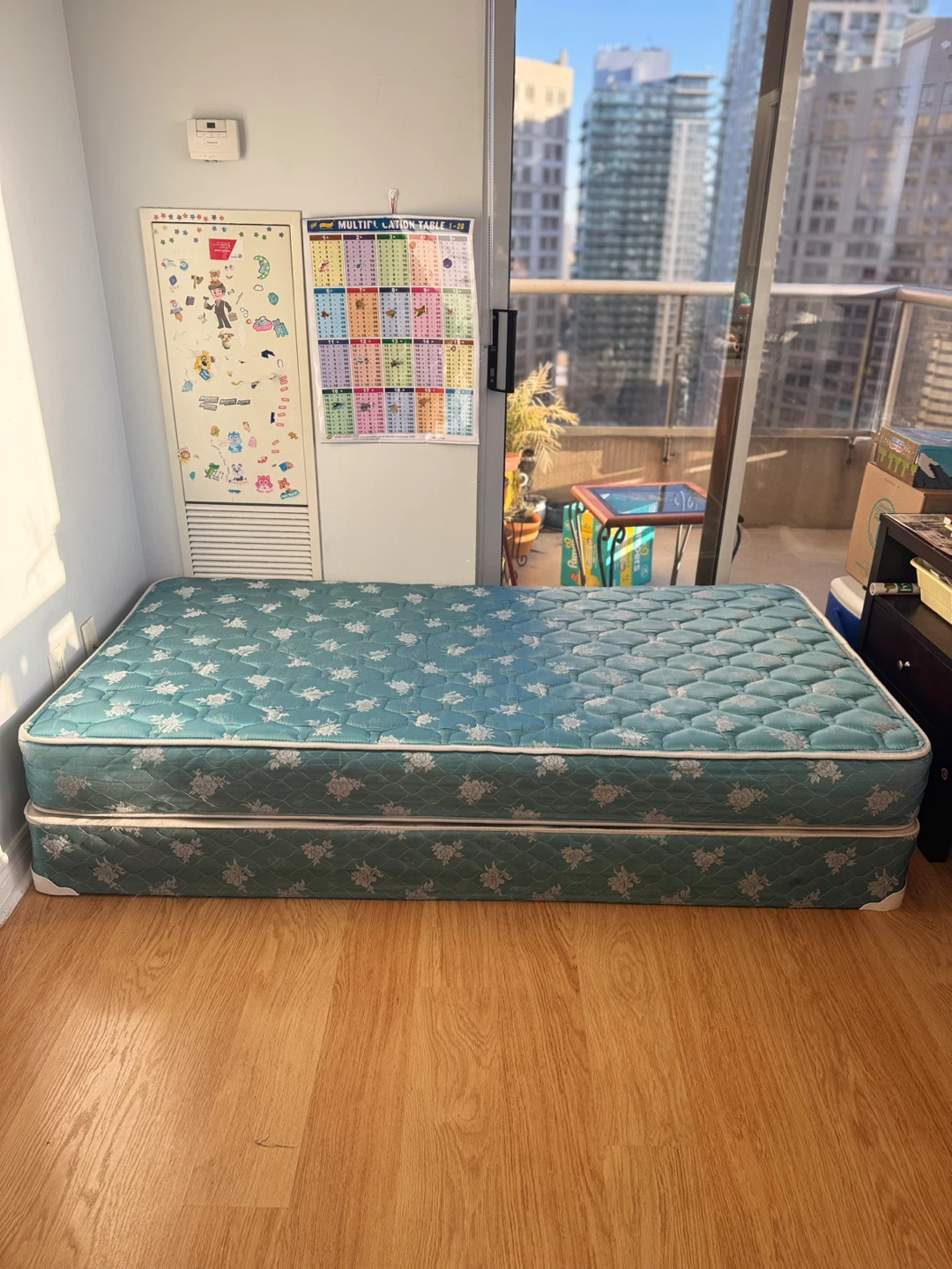 Single size mattress and box spring - photo 3