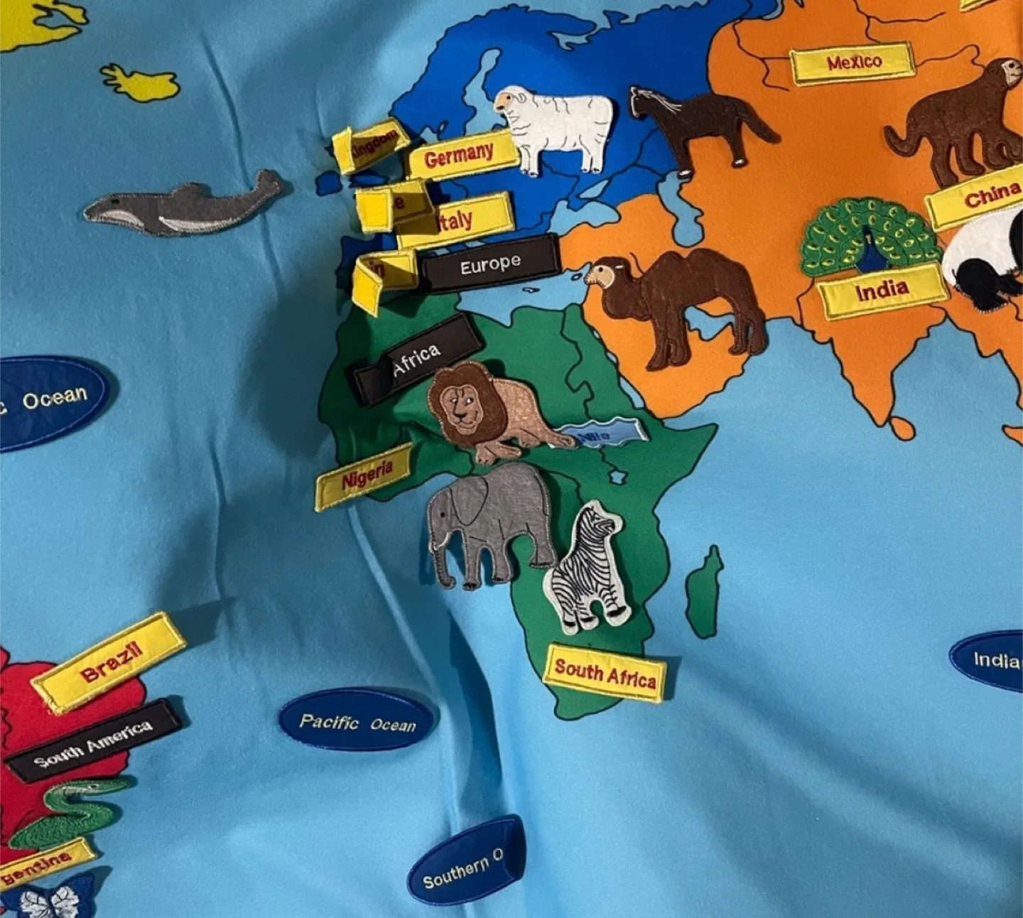 FAO Schwarz Giant World Map image indicator(8)