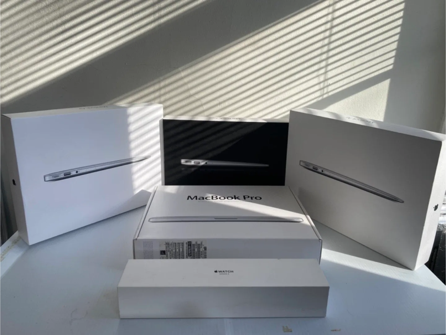 Empty Apple Macbook Air MacBook Pro Apple Watch boxes image indicator(2)