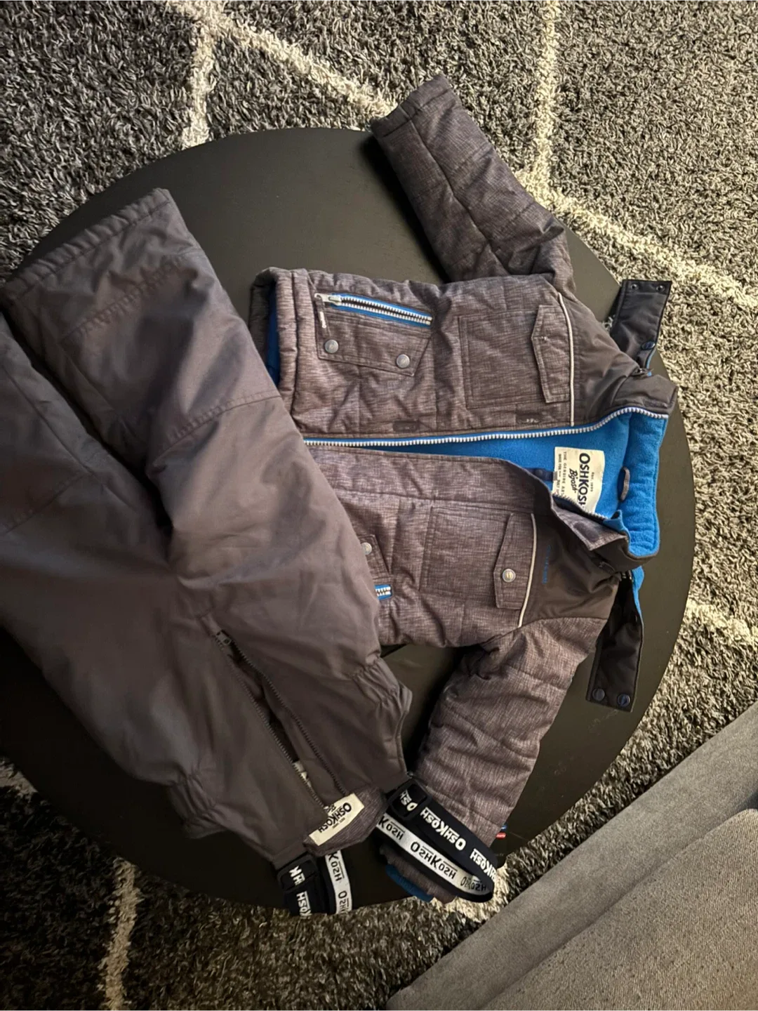 Kids snowsuit size 4T image indicator(2)