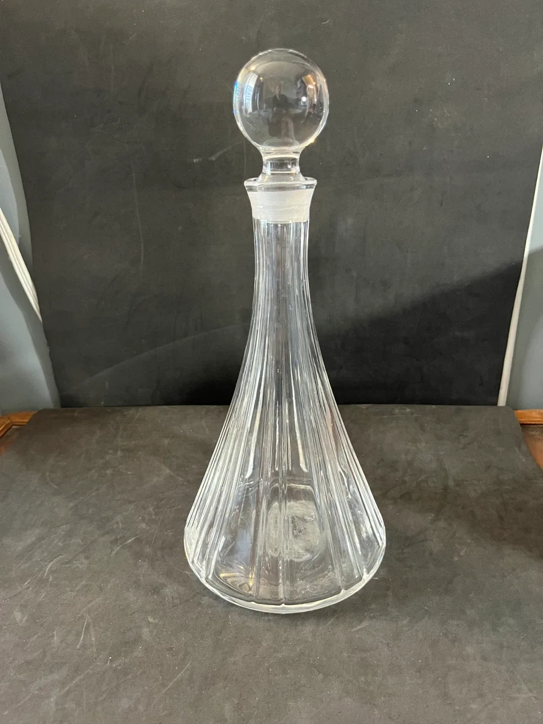 Clear Glass Decanter with Stopper
