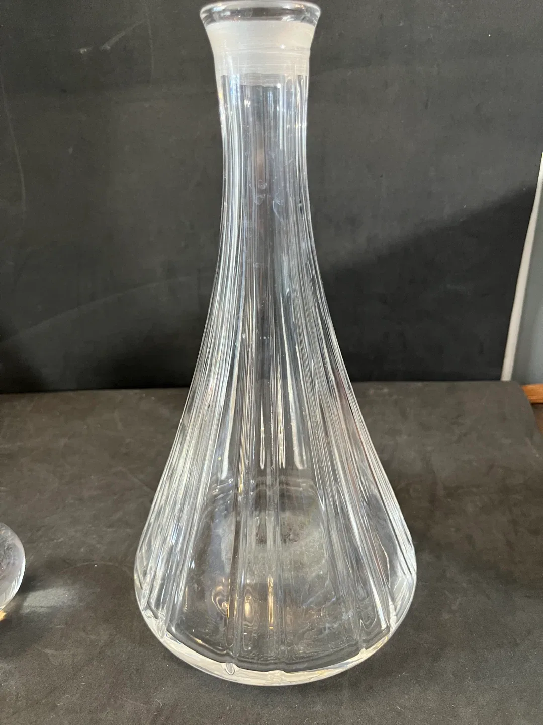 Clear Glass Decanter with Stopper image indicator(5)