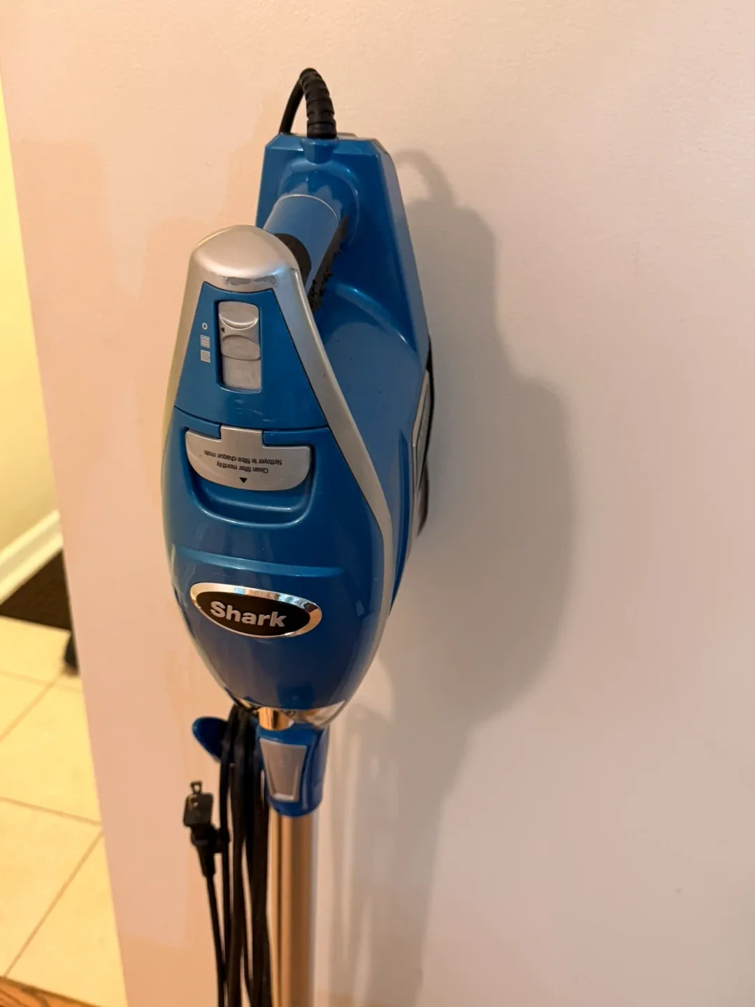 Shark Rocket DuoClean HV322 Corded Ultra-Light Vacuum image indicator(4)